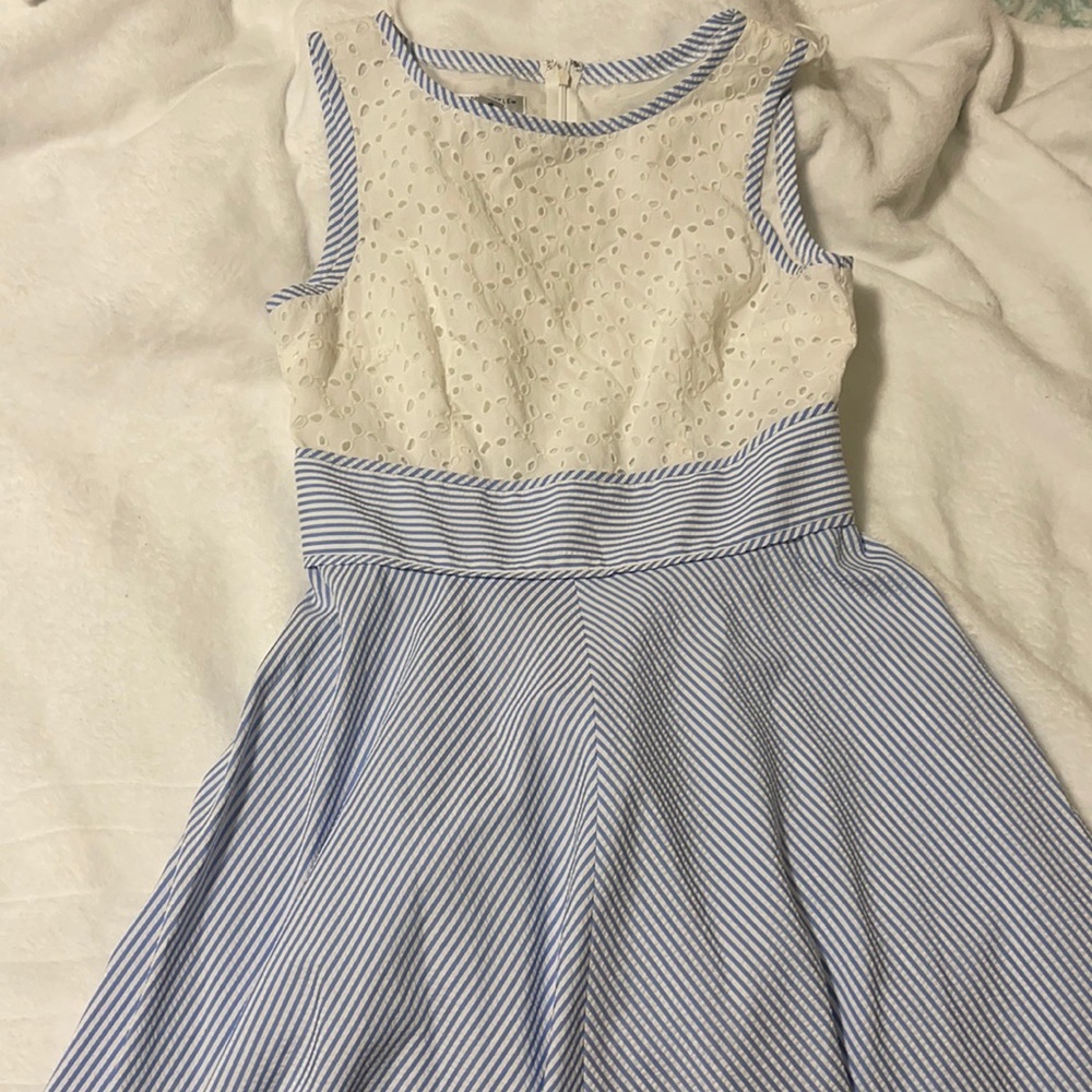 Blue and white dress, very cute!